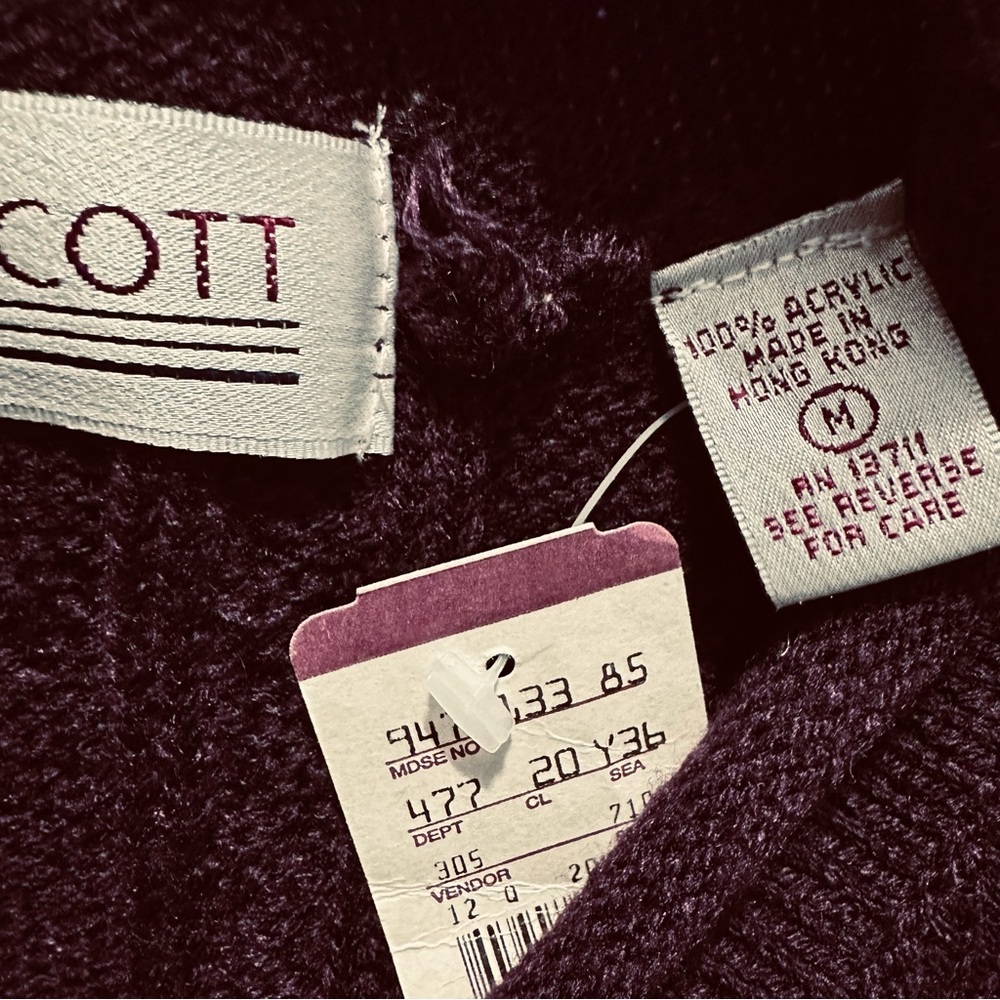 Vintage | Sweater | Karen Scott | Cable Knit V-Neck Sweater in Plum | Academic - Picture 6 of 10